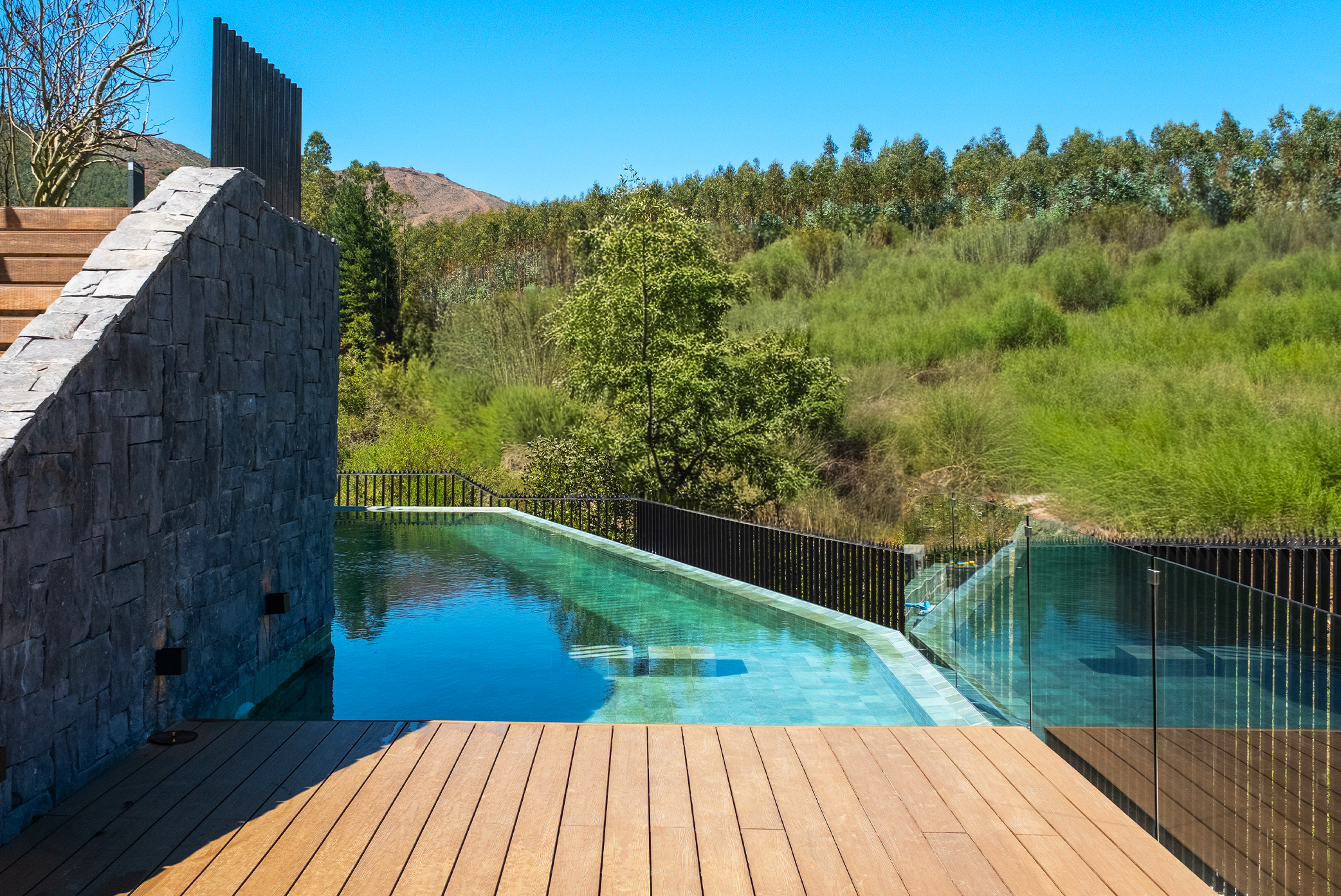 Proyecto Piscina Casa JR by Armstrong & Spoerer y Del Sol constructora.